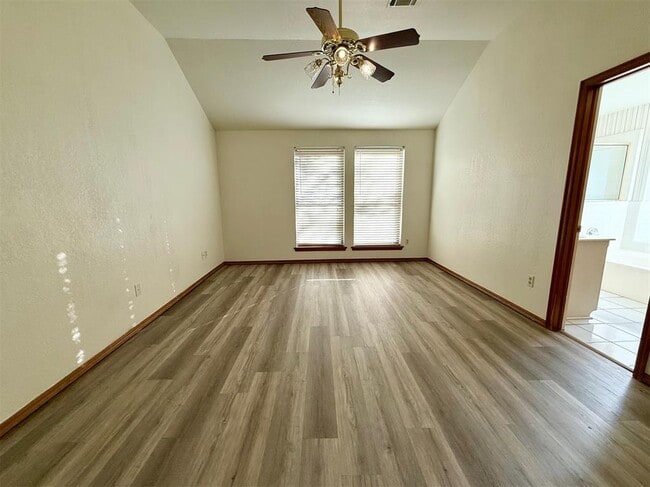 Building Photo - 405 Edwards Dr