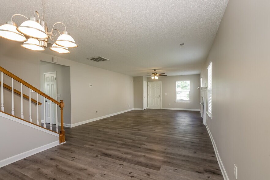 Building Photo - 2127 Pleasant Dale Dr