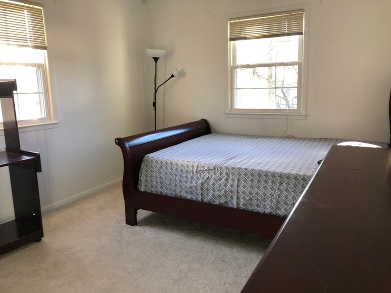 Building Photo - 4240 Embassy Dr