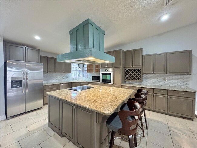 Building Photo - 2410 Hartridge Point Dr W