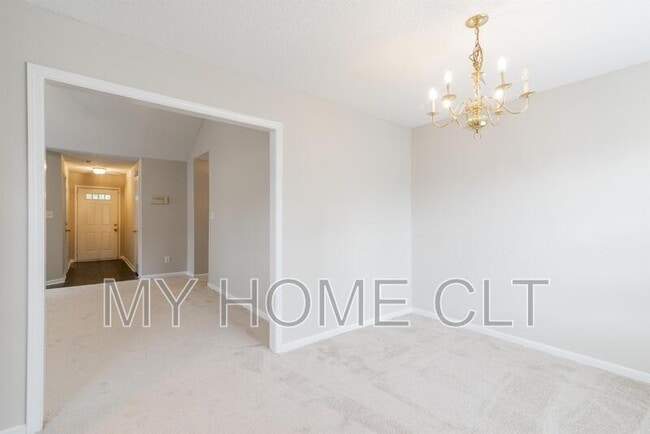 Building Photo - 12025 Brownestone View Dr