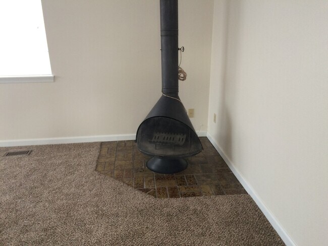 Building Photo - Duplex for Rent w/ WSG!