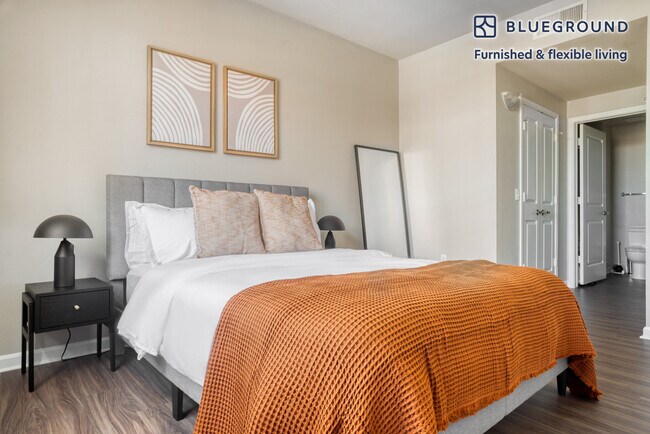 Building Photo - 350 S Jackson St