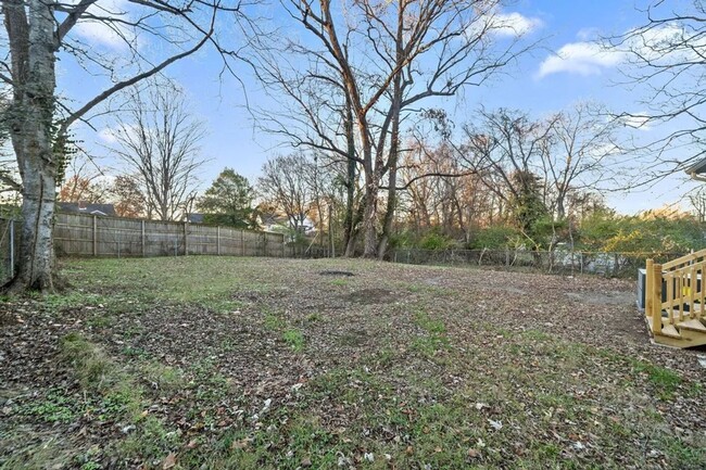 Building Photo - 828 Gracey Ave