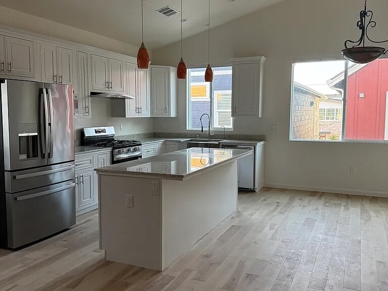 Building Photo - 1869 Ocean View Ave