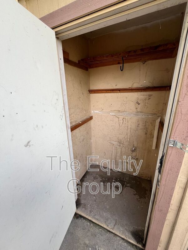 Building Photo - 3928 W Meadow Ave