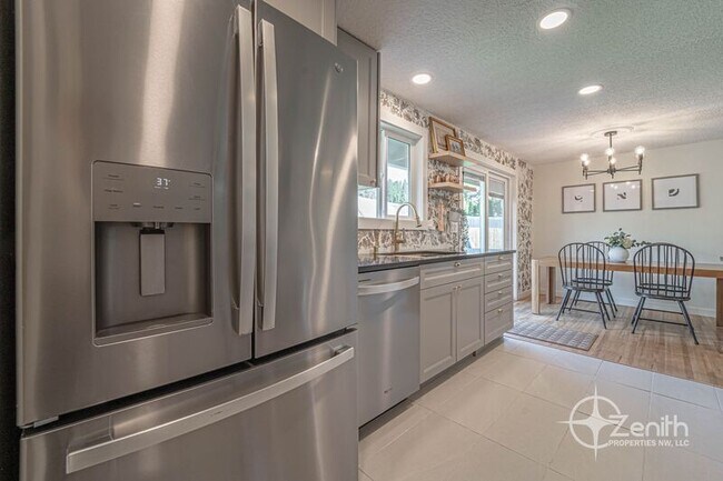 Building Photo - 1011 NE 82nd Ave