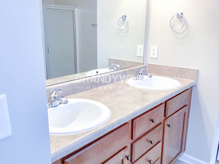 Building Photo - 355 Mary Dr