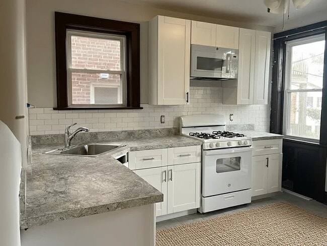 Building Photo - 1040 Art Hill Pl