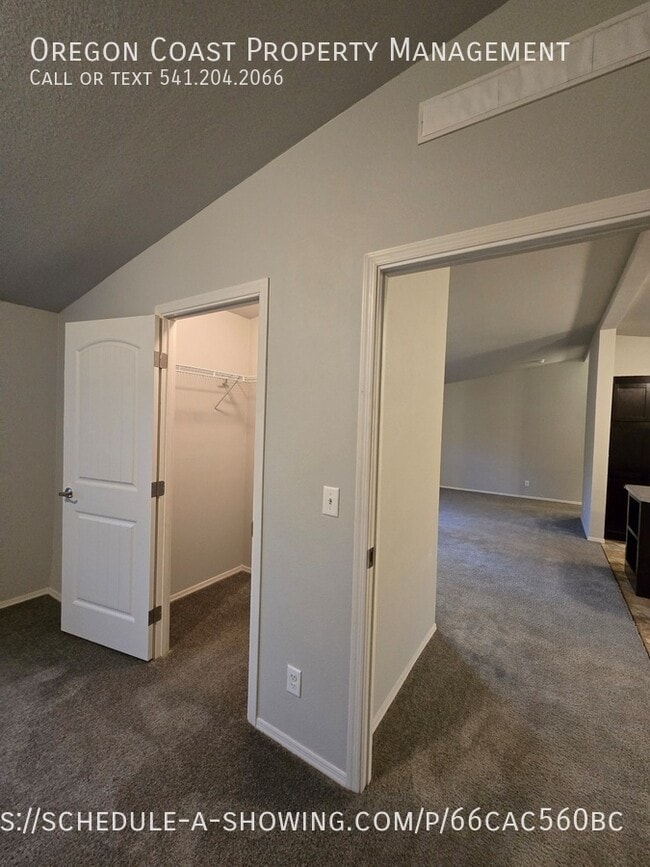 Building Photo - 15 N Hillside Dr