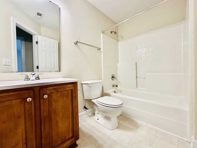 Building Photo - 5 BD, 4 BA Beautiful Wakefield Home