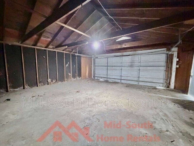 Building Photo - 1603 Delano Ave