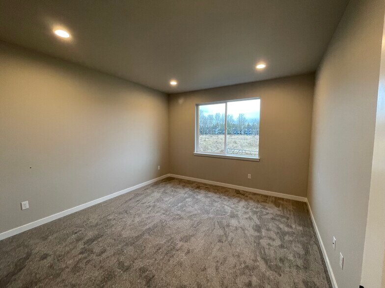 Building Photo - 5708 79th St W