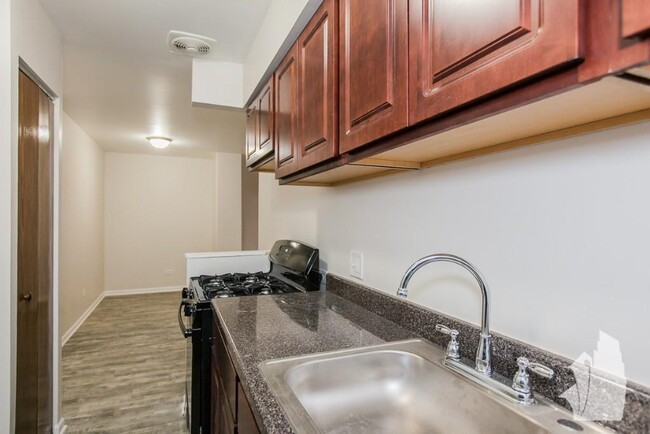 Building Photo - 1040 W. Hollywood-322