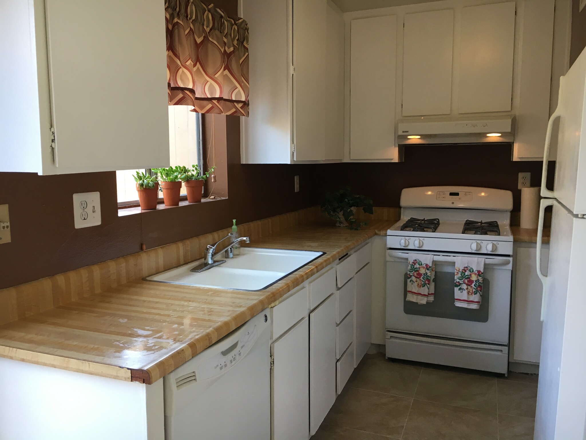 Stove/Fridge/Dishwasher Included - 9831 Sepulveda Blvd