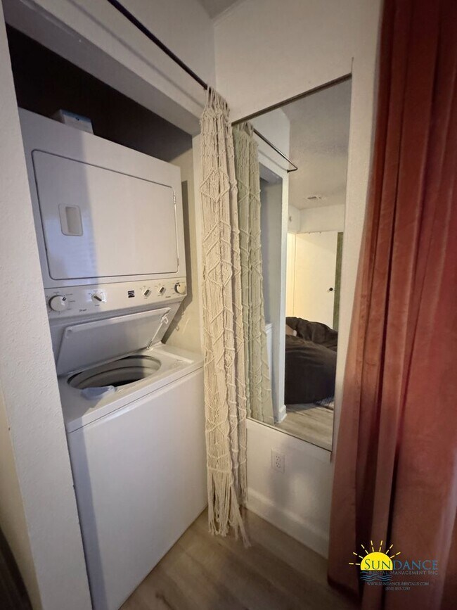 Building Photo - Charming 1-Bed, 1-Bath (Furnished Optional...