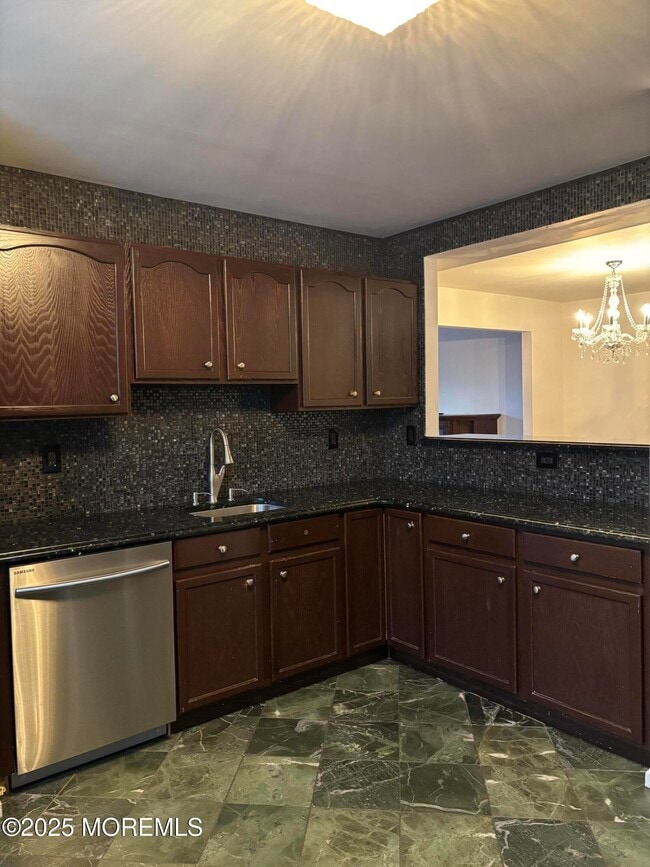 Building Photo - 11 Fiddlers Elbow Ct