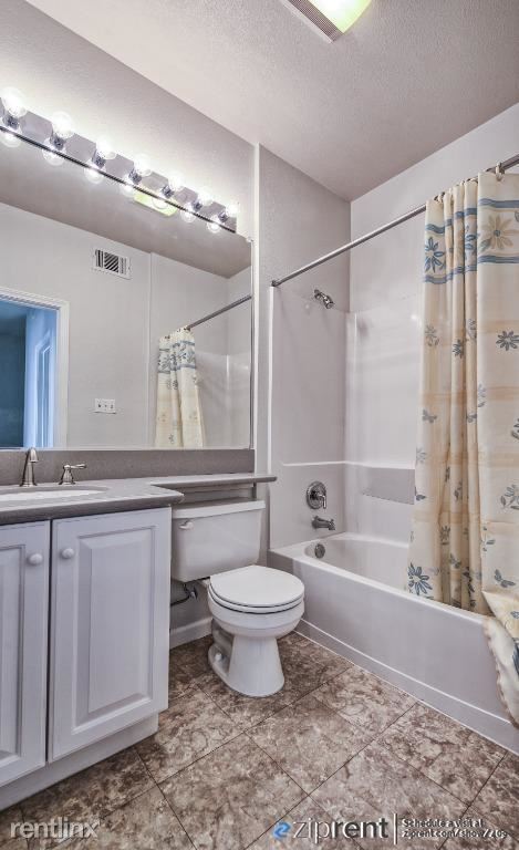 Building Photo - 3 br, 2.5 bath Townhome - 128 Holly Court,...
