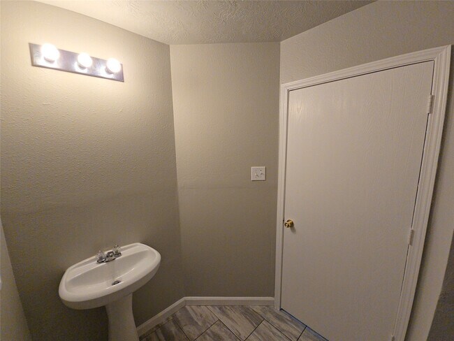 Building Photo - 21802 Westfield Ridge Dr