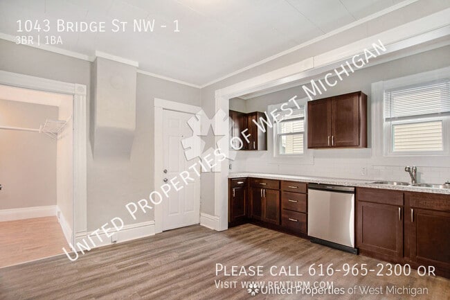 Building Photo - 1043 Bridge St NW
