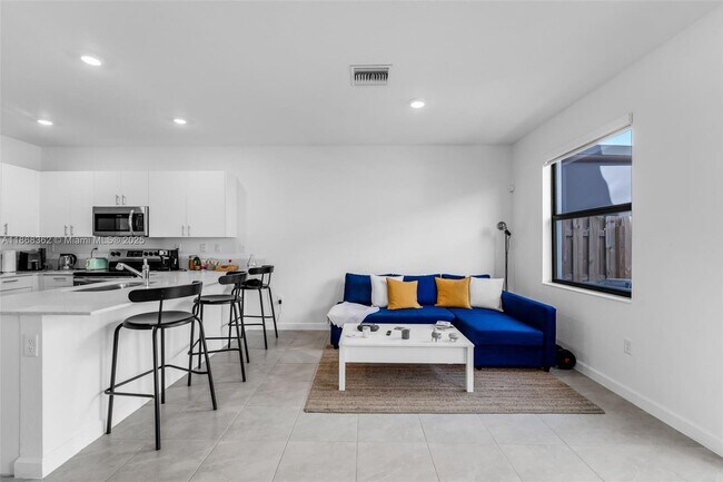 Building Photo - 11761 SW 245 Ter