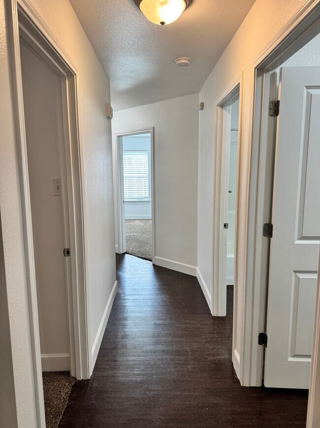 Building Photo - 9803 Avenue V