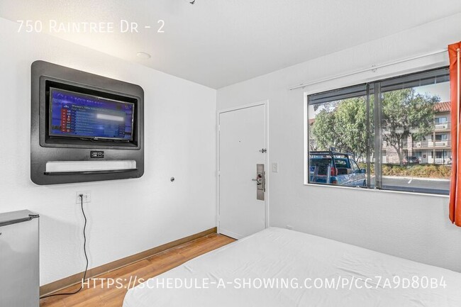 Building Photo - Newly remodeled modern Studio + 1 Bath + P...