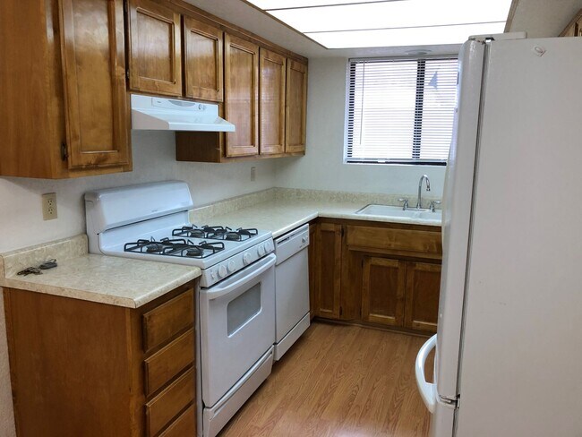 Building Photo - Cute 2 Bedroom Home w/ Garage Near Golf Course! *HOME IS CURRENTLY OCCUPIED, PLEASE DO NOT DISTUR...