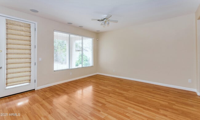 Building Photo - 413 W Weatherby Pl