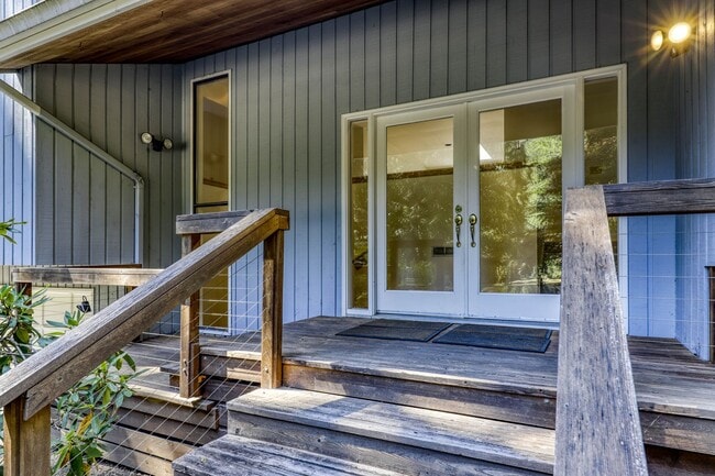 Building Photo - 3 Bedroom Home on Peaceful Property