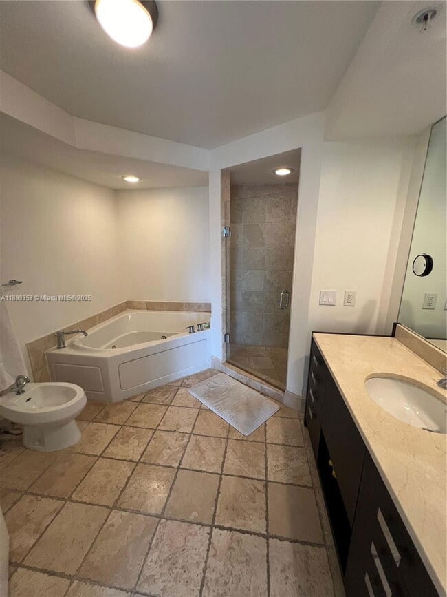 Building Photo - 18201 Collins Ave