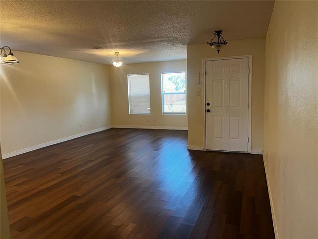 Building Photo - 933 Medina Dr