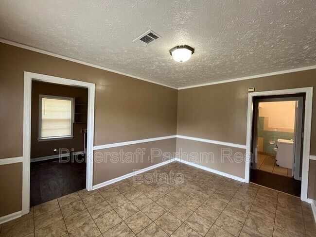 Building Photo - 2911 Gardenia St