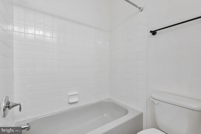 Building Photo - 1725 Ascot Way