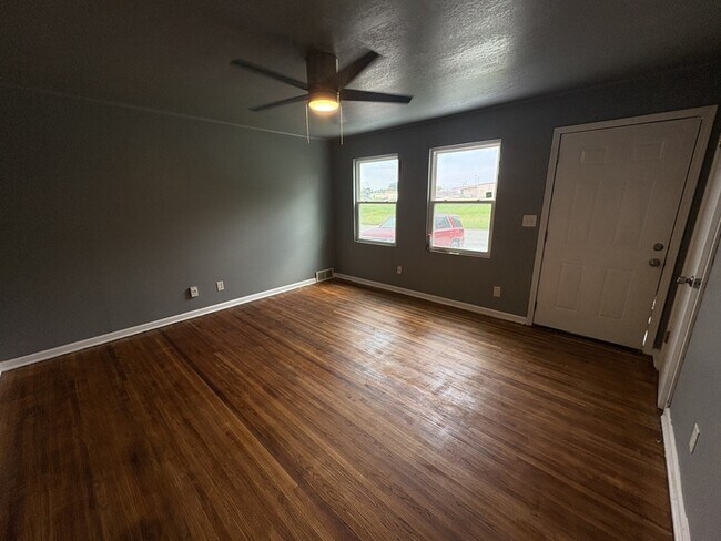 Building Photo - 3514 N Hartford Ave