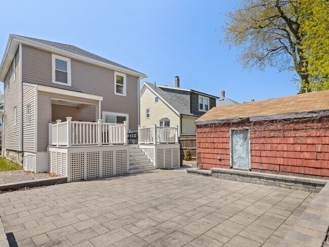 Building Photo - 16 Lenoxdale Ave