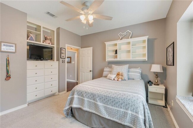 Building Photo - IMMEDIATE MOVE IN! Gorgeous 4 bedroom 3 ba...