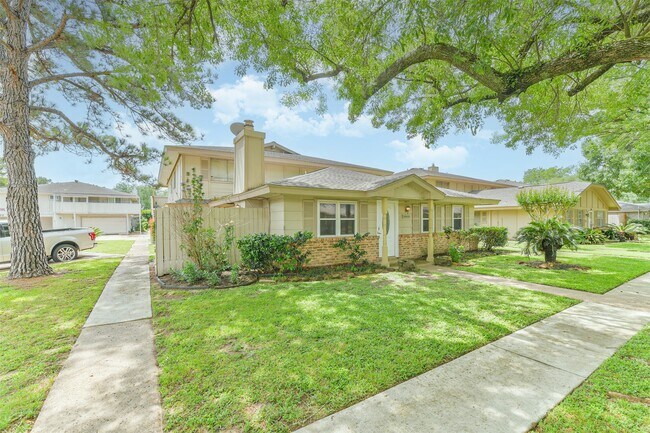 Building Photo - 5646 Birchmont Dr