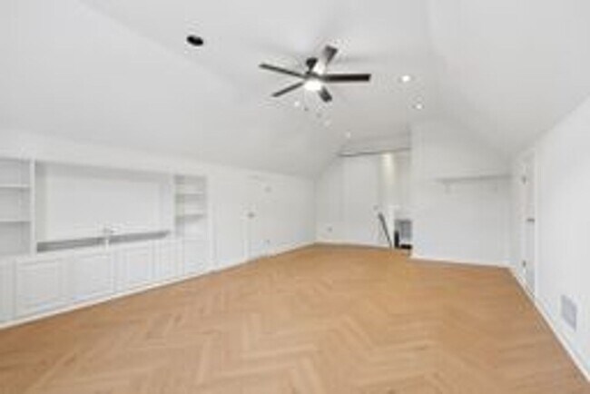Building Photo - Beautiful Brentwood Home with Inground Pool on Quiet Cul-de-Sac