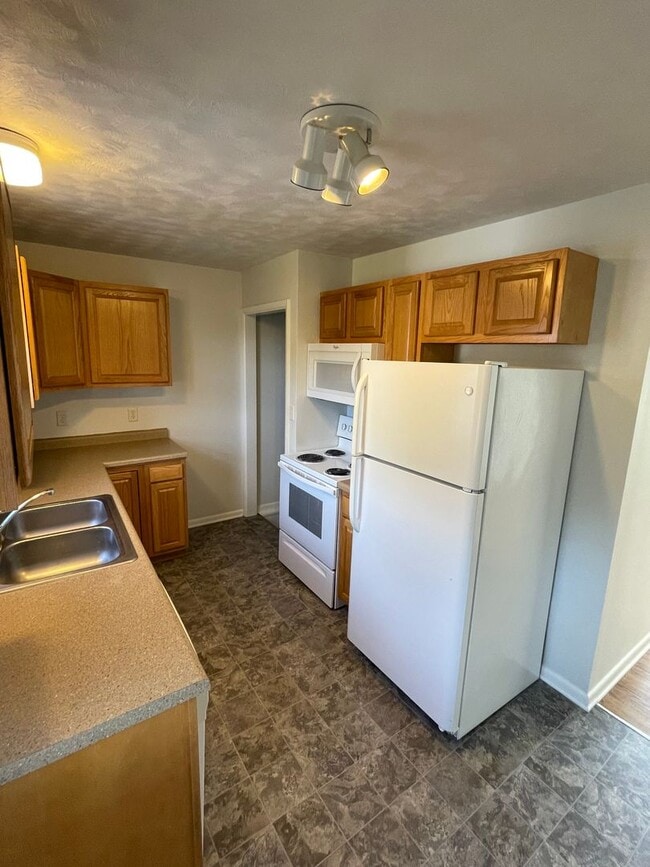 Building Photo - West Side 3 bedroom, 2 bathroom home for rent