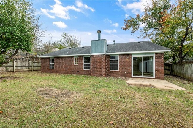 Building Photo - Remodeled 3 bedroom 2 bath in Fayetteville...