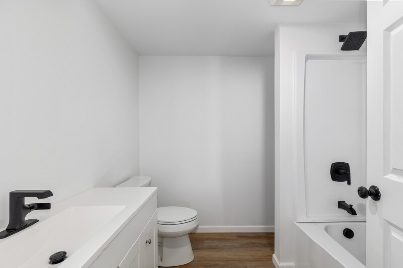 Building Photo - 210 New St