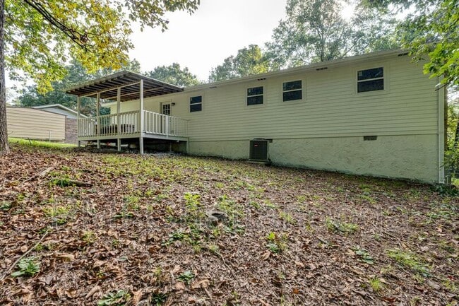 Building Photo - 876 Childress Hollow Rd