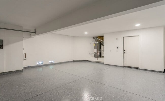 Building Photo - 15 Alejo