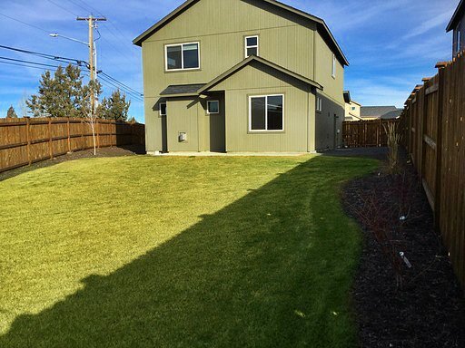 Building Photo - PETS CONSIDERED!! 1743 Sq Ft, 3 Bdrm, 2.5 ...
