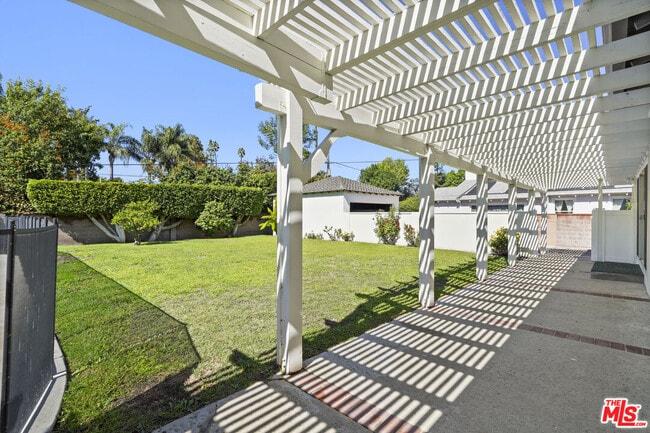 Building Photo - 4875 Bluebell Ave