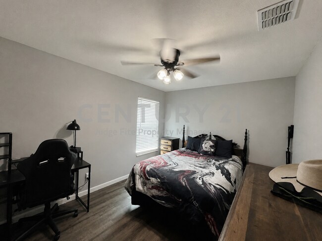 Building Photo - 856 Poncho Ln