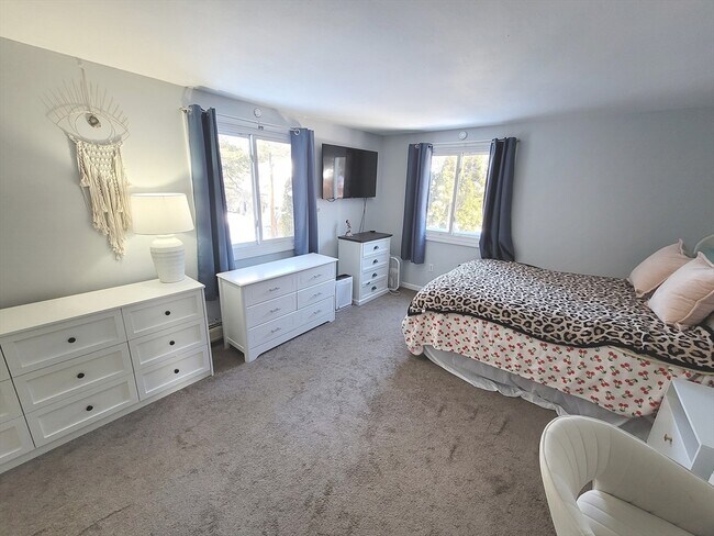 Building Photo - 273 Forge Village Rd