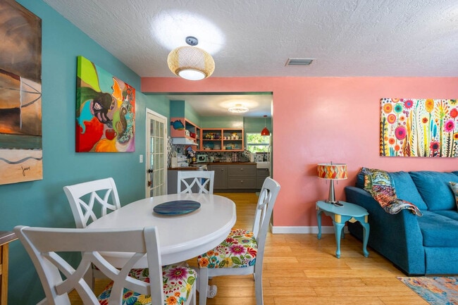 Building Photo - 214 Lucerne Dr