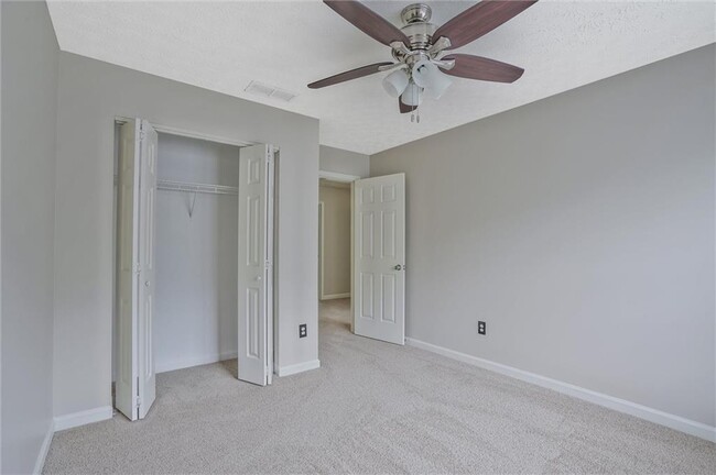 Building Photo - 4910 Lakebrooke Run